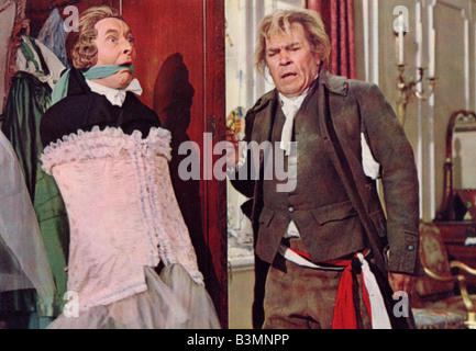 CARRY ON - DON'T verlieren IHRE Kopf 1966 Rank Film mit Kenneth Williams auf der linken Seite und Peter Butterworth Stockfoto