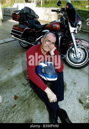 Jim Bowen TV Moderatorin Bullseye zu Hause Stockfoto