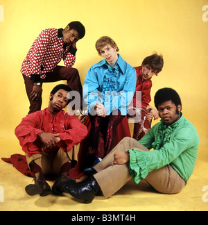 DIE entspricht UK-pop-Gruppe im Jahr 1968 mit Eddy Grant sitzt links im rotes Hemd Stockfoto