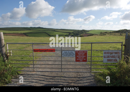 Eingang zu einer Klippe Parkplatz am Freathy Whitsand Bay Cornwall Großbritannien Europa Stockfoto