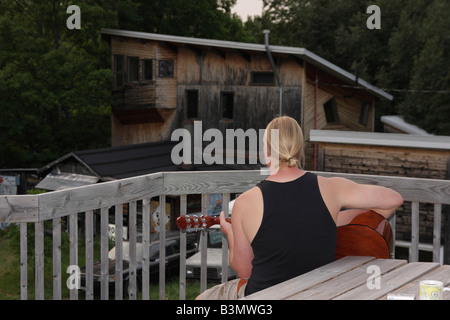 Blondes Haar auf der Gitarre in Michigan USA von oben, hinter dem Hintergrund horizontaler Hi-res-Res Stockfoto