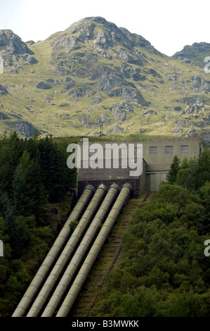 Hydro-elektrischen PowerStation am Ufer des Loch Lomond Stockfoto