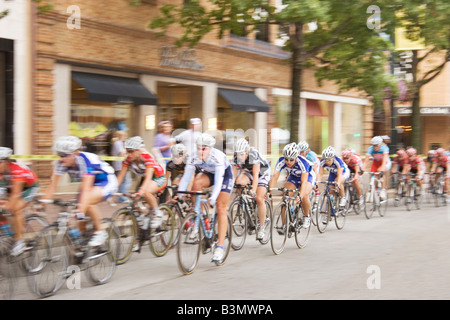 Weibliche Radfahrer antreten in der Tour of Missouri Radfahren Konkurrenz.  Kansas City, Missouri, USA. Stockfoto