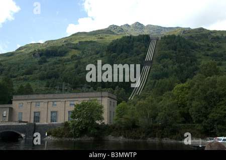 Hydro-elektrischen PowerStation am Ufer des Loch Lomond Stockfoto