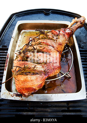 Aufnahme eines Bein des Lammes auf dem Grill zubereitet Stockfoto