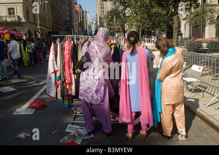 Pakistanische Amerikaner zu sammeln, in der Nähe von Madison Square Park in New York Stockfoto