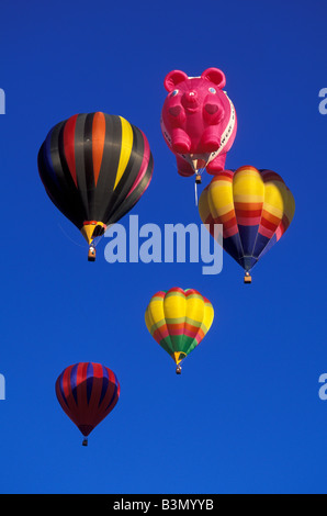 Fünf Heißluftballons flott Stockfoto