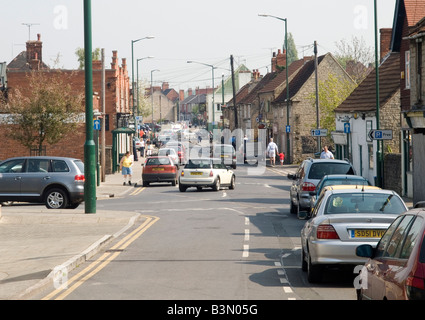 Eine Hauptstraße in Warsop nahe Mansfield, Nottinghamshire, England UK Stockfoto