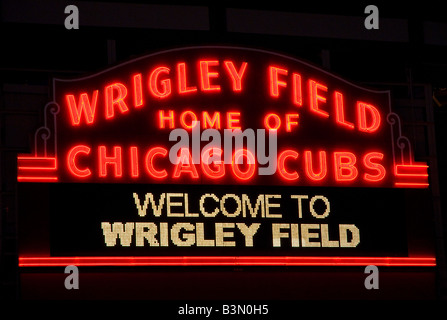 Chicagos Wrigley Field historische Leuchtreklame Stockfoto