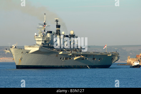 Royal Navy Flugzeugträger HMS illustre Stockfoto