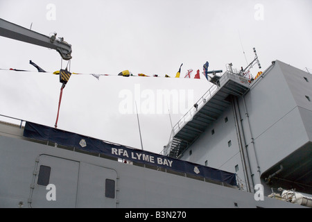 Royal Fleet Auxiliary Landungsschiff dock Lyme Bay am Pier Head Liverpool im Rahmen des Rennens hoch Schiffe im Juli 2008 Stockfoto