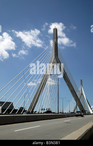 Schuss von Leonard P. Zakim Bunker Hill Memorial Bridge, Boston, Massachusetts, USA Stockfoto