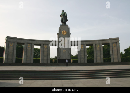 Russische Weltkrieg zwei Denkmal im Tiergarten Berlin Deutschland Mai 2008 Stockfoto