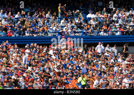 Menge im Yankee-Stadion, Heimat des Baseball-Teams New York Yankees Stockfoto