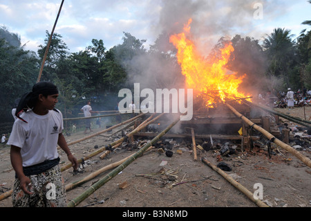 Masse Einäscherung Zeremonie, Klungkung, Bali, Indonesien Stockfoto