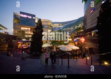 Zlote Tarasy Einkaufszentrum Warschau Stockfoto