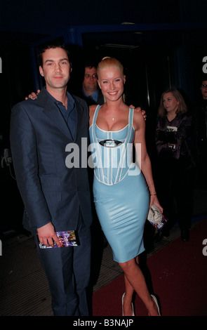 Denise Van Outen TV-Moderatorin Februar 98 Big Breakfast Prestenter s Denise Van Outen und Johnny Vaughan bei Britt-Awards Stockfoto