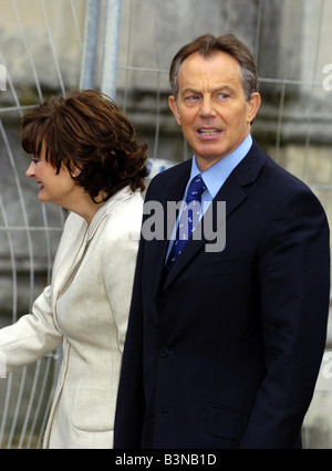 Labour-Parteitag September 2004 Tony Blair Ankunft in St. Peterskirche morgens mit Frau Cherie Blair Stockfoto