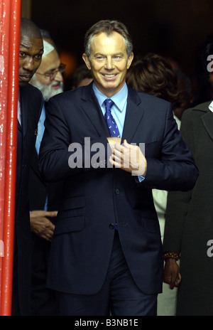 Labour-Parteitag September 2004 Tony Blair verlassen St. Peters Church am Morgen Stockfoto