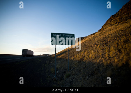 Ein Schild an der Straße im östlichen Washington bricht die Überzeugung, dass Idaho der König der Kartoffeln ist Stockfoto