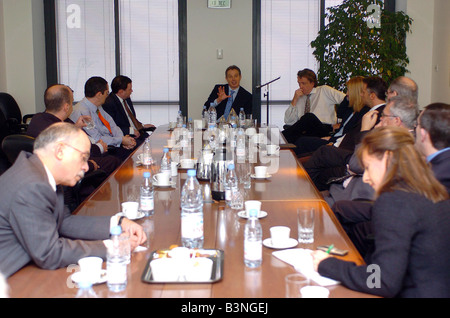 Premierminister Tony Blair besucht den Daily Mirror HQ in Canary Wharf, Dezember 2004 Stockfoto