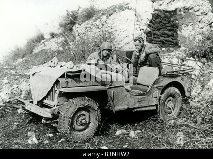 TUNESIEN 1943: Vor der Invasion Siziliens sendet die US-Armee Informationen über die Lage der Flugzeuge. Stockfoto