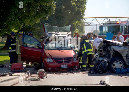 Feuerwehrleute reagieren zu einem Verkehrsunfall in Boise, Idaho Stockfoto