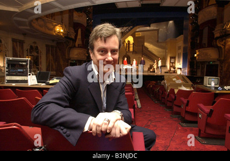 Schauspieler Stephen Tomlinson spielen Februar 2003 bei Rehersals seiner neuen Arsenic and Old Lace im Strand Theatre London Stockfoto