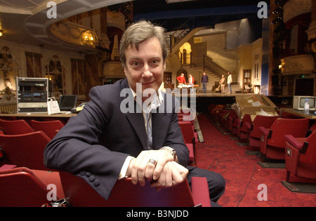 Schauspieler Stephen Tomlinson spielen Februar 2003 bei Rehersals seiner neuen Arsenic and Old Lace im Strand Theatre London Stockfoto