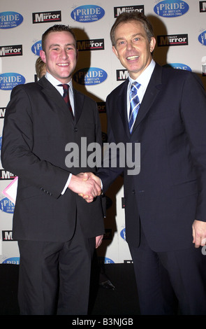 Pride Of Britain Awards März 2004 im Hilton Hotel jüngste VC-Medaillengewinner und Tony Blair Stockfoto