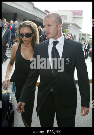 David und Victoria Beckham April 2004 Teilnahme an der Beerdigung der Mutter Real Madrid s Präsident Florentino Perez in Madrid Spanien Stockfoto