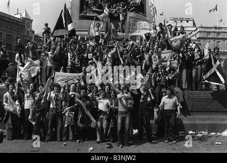 Schottische Fußball-Fans auf dem Trafalgar Square Juni 1977 Stockfoto