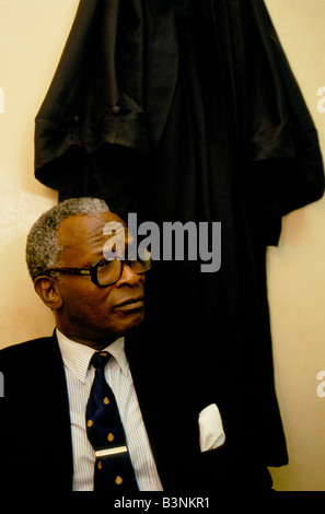 SIERRA LEONE ", RICHTER IN SEINEN KAMMERN AN DEN GERICHTEN, FREETOWN, JULI 1992. Stockfoto