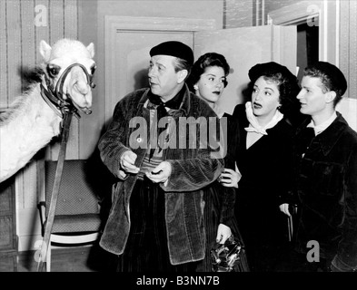 Lyon IN PARIS 1955 Hammer Film mit Mitgliedern der Familie vom linken Ben, Barbara, Bebe und Richard Lyons Stockfoto