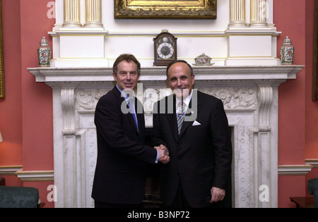 Rudi Giuliani Bürgermeister von New York mit Tony Blair in keine 10. Februar 2002 Stockfoto