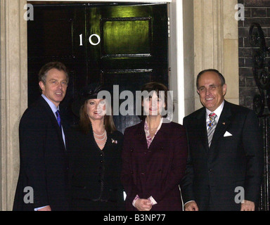 Rudi Giuliani Bürgermeister von New York mit seiner Freundin Judith Nathan treffen Sie Tony Blair und Cherie Blair auf keine 10. Februar 2002 Stockfoto