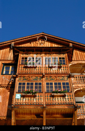 Traditionelle hölzerne Giebel des alpinen Häuser in Hallstatt Salzkammergut Oberösterreich Stockfoto