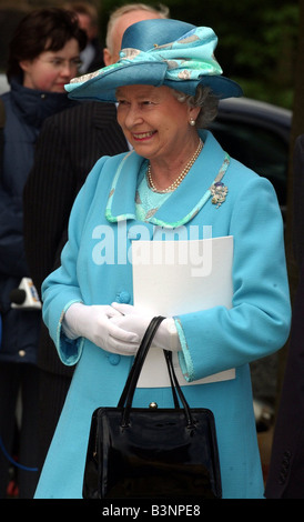 Königin Elizabeth II kann 2002 Teilnahme an Thanksgiving in Glasgow Cathedral in Glasgow Cathedral Bezirk Kundendienst service Stockfoto