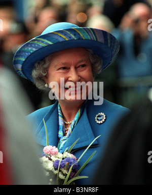 Königin Elizabeth II. Schottland kommt 30. Juni 1999 in St. Giles Cathedral für Kirking Zeremonie in Edinburgh Stockfoto