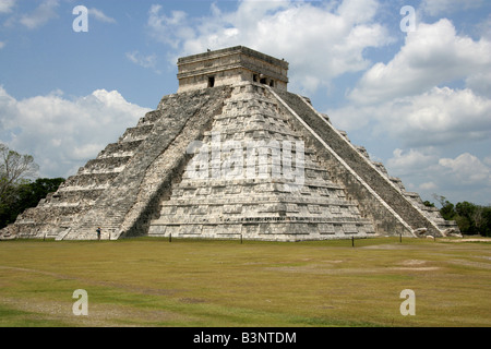 Die Burg Pyramide (El Castillo Pyramide) oder Tempel des Kukulcan, archäologische Stätte Chichen Itza, Chichen Itza, Yucatan, Mexiko Stockfoto