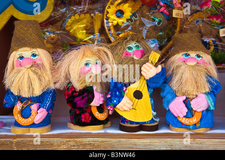 Handgefertigte Puppen zum Verkauf in Mandrogy, Valaam, Russland. Stockfoto