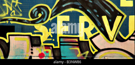 Nahaufnahme von Graffiti-Spray auf der Seite Zug gemalt Stockfoto