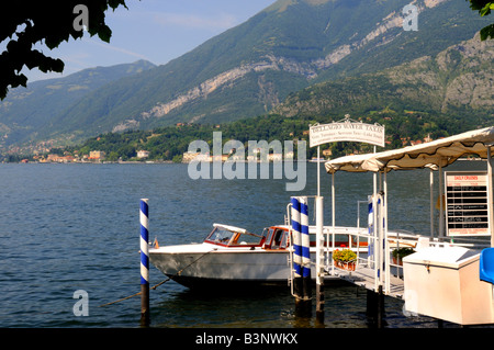 Blick auf den Comer See am Bellagio Ferry Terminal in Norditalien Lombardei Stockfoto