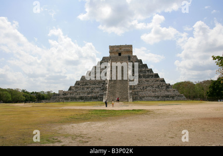 Die Burg Pyramide (El Castillo Pyramide) oder Tempel des Kukulcan, archäologische Stätte Chichen Itza, Chichen Itza, Yucatan, Mexiko Stockfoto