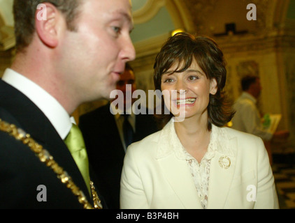 Cherie Blair besuchen, der Belfast City Hall Juni 2003 begrüßte der Oberbürgermeister Martin Morgan Stockfoto