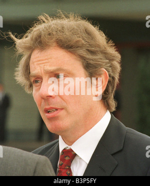 Premierminister Tony Blair lässt Heathrow im April 1999 für einen NATO-Gipfel in Washington Stockfoto