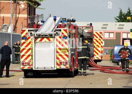 Feuer in Fabrik-Einheit Basildon, Essex Stockfoto