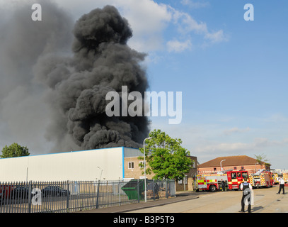 Feuer in Fabrik-Einheit Basildon, Essex Stockfoto