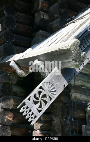 Detail eines Hauses von Bauer Ananin in dem Dorf Yamky in der Kizhi Open Air Museum am Onega-See in Karelien, Russland Stockfoto