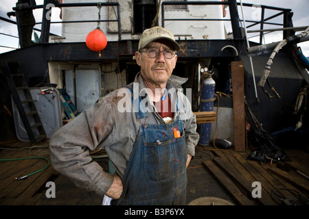 Milton Bud Altom eines Schweißers an Bord Anna Marie Fischerboot auf der Werft von Port Townsend Stockfoto